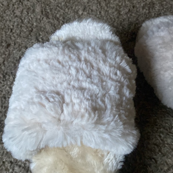 Never worn slipperss - Picture 3 of 3